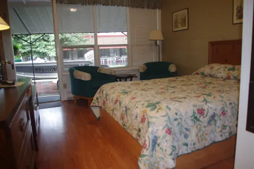 Capricorn Motel Royale 1000 Islands Hotels in Leeds and the Thousand Islands