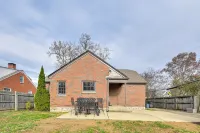 Walk to UK Campus: Charming Home w/ Patio! - homestay
