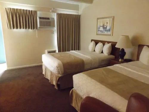 Windjammer Lodge Hotels in Oswegatchie