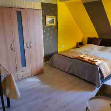 StayInCologne Rooms