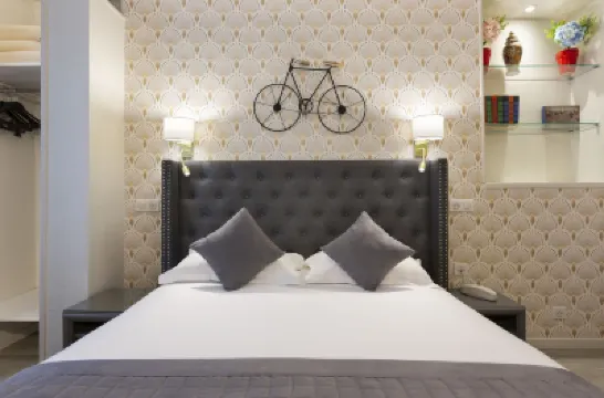 Résidence du Pré Hotels near Folies Bergère