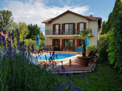 Hullám Villa B&B - 4-Star