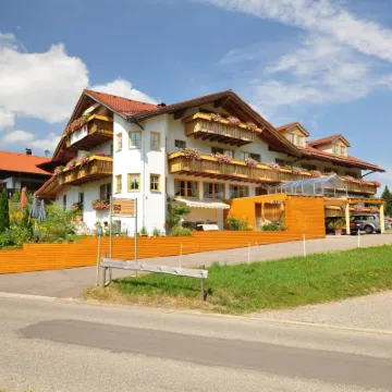 Biohotel BERGHÜS Hotels near Oberstaufen