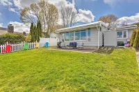 Waterfront Portsmouth Cottage: 8 Mi. From Newport! - Kylpylä