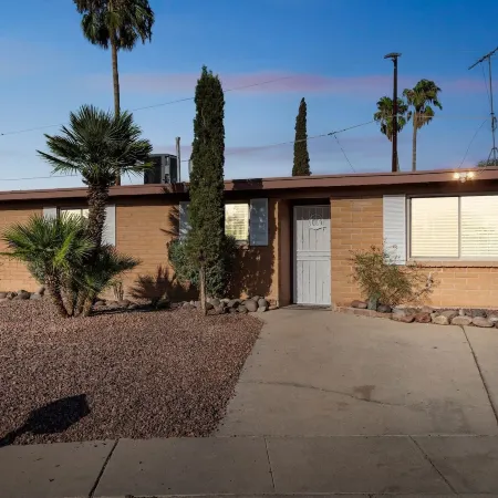 Family-Friendly Desert Oasis 5 Bedroom Home by RedAwning