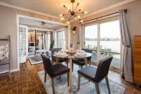 Beautiful lakefront with hot-tub 2bedroom +WiFi on all sports Cooley lake