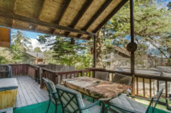 이글스 네스트 - 핫 터브, 데크 및 프라임 위치, 2 베드룸 캐빈