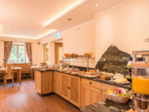 โรงแรมอัลป์สพิตซ์ บีแอนด์บี โรงแรมในGrainau