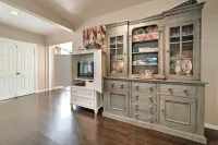 Hawaiian Hideaway w/ Yard < 2 Miles to Hilo Bay!