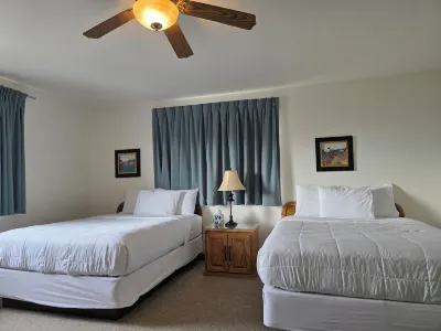 American Host Inn Hotels near Silver Lake State Park