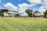 Historic Cedar Hill Mansion on Large Farm w/ Pool! - Wifi