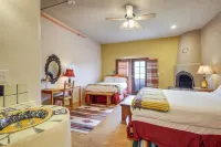 Los Cerrillos Hillside Hacienda on 65 Acres! - Biệt thự