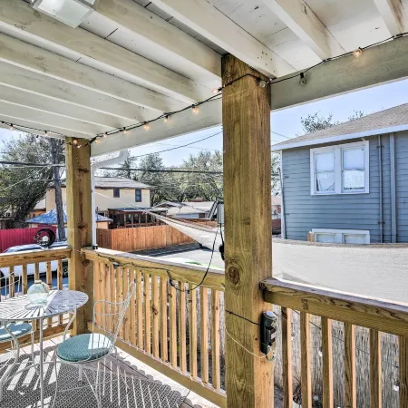 Galveston Retreat w/ Backyard & Patio!