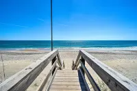 Modern Surf City Beach House w/ Hot Tub! - de playa