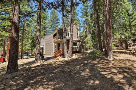 Incline Village Home 1 Mi to Skiing and Beaches! Отели рядом с достопримечательностью «Санд Харбор»