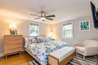 Cape Diem ; All new; 1.5m to Criagville, Hyannis beach; with WiFi, AC