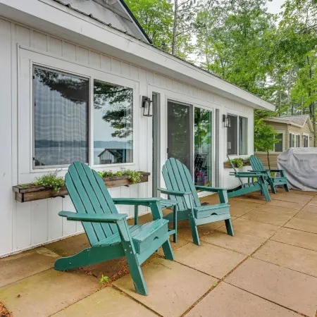 Cozy Waterfront Hale Cottage on Long Lake!