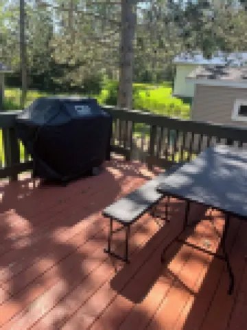 Peaceful 3-bedroom cottage on private Grass Lake.