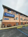 Travelodge by Wyndham la Porte/Michigan City Area Hotels in La Porte