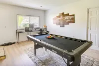 Pet-Friendly Norfolk Retreat ~ 7 Mi to Beach! - 3-نجوم