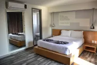 ペルラ セントラル ホテル University Center of Art Architecture and Design周辺のホテル