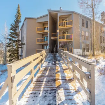 Treehouse #305, Building D by Summit County Mountain Retreats