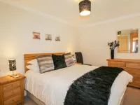 7 Riverside Gardens - Apartments