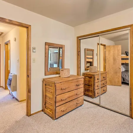 Family Cabin w/ Hot Tub: 1 Mi to Angel Fire Resort