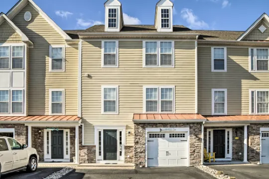 Bikes, Kayaks, Pool: Getaway 3 Mi to Bethany Beach