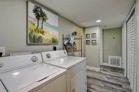 Cozy Sarasota Retreat - 3 Blocks to the Coast! - Spa