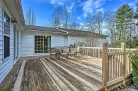 Serene Blue Ridge Getaway in Galax w/ Yard! - 3 tähden