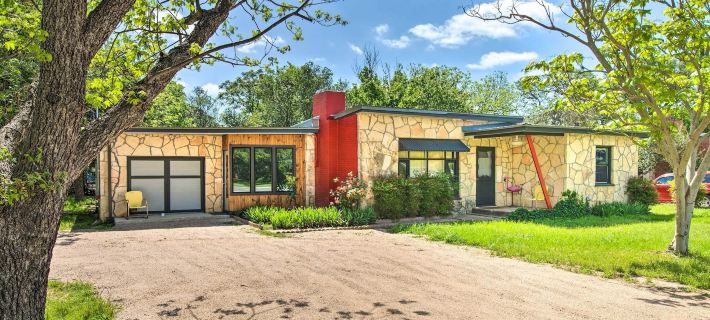 Remodeled Retro Home w/ Deck, Walk to Main Street! Hotels in Blanco