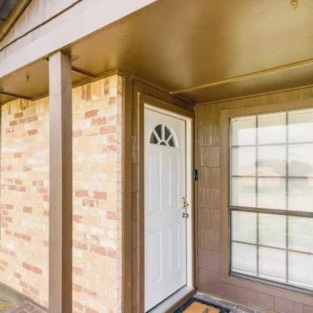 Game Room and Patio Family Home in the Colony!