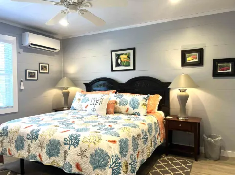 Fish Cleaning Bench and Large Screened Porch - Charming Coastal Haven