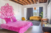 The Pink Hotel Coolangatta - balcony