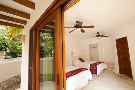 Casa Iguana Holbox - Beachfront Hotel