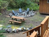 Cozy retreat, newly renovated with loft, hot tub, creek access, pet friendly