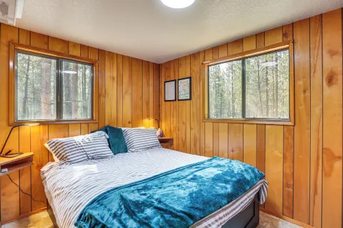 Peaceful La Pine Cabin w/ Deck: 1 Mi to State Park - Homestays