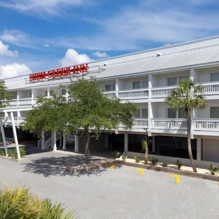 Shem Creek Inn Отели рядом с достопримечательностью «Колд Вар Сабмарин Мемориал»