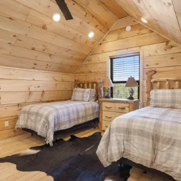 Elk Lodge Cabin for 4!