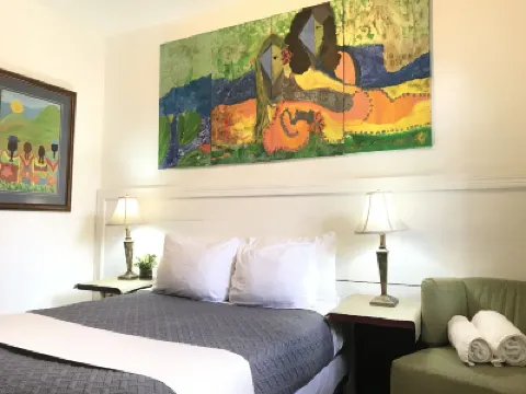 Kuri Suites Hoteles cerca de Cerro Santa Ana