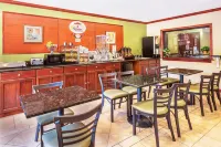 Super 8 by Wyndham Tilton/Lake Winnipesaukee Hotels in Tilton