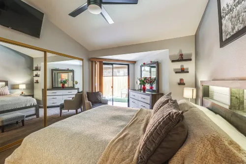 4 Mi to Dtwn: Cozy Couple's Haven w/ Patio in Mesa -  Ferienwohnungen