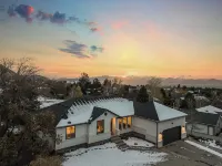 16person. 10 BD, Dual Hot Tub. 20 min to Ski Resorts