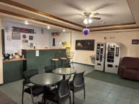 Highland Inn Peculiar Hotels in Raymore