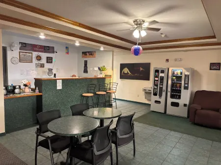 Highland Inn Peculiar Отели в г. Реймор