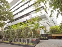 華麗公園飯店 浦那國際機場​附近的飯店