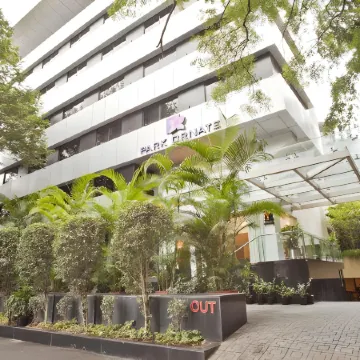 Park Ornate Hotel Viman Nagar Отели рядом с достопримечательностью «Шанивар Уода»