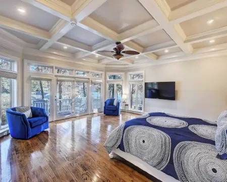 Lakefront Home Private Dock, Tiki Bar, Firepit Shore to Please by Avantstay Hotels in Westport