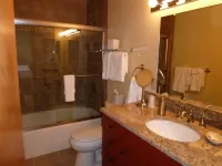 Beautifully Renovated 2 BR 2 Bath Light Filled JHMR View Condo - balcony